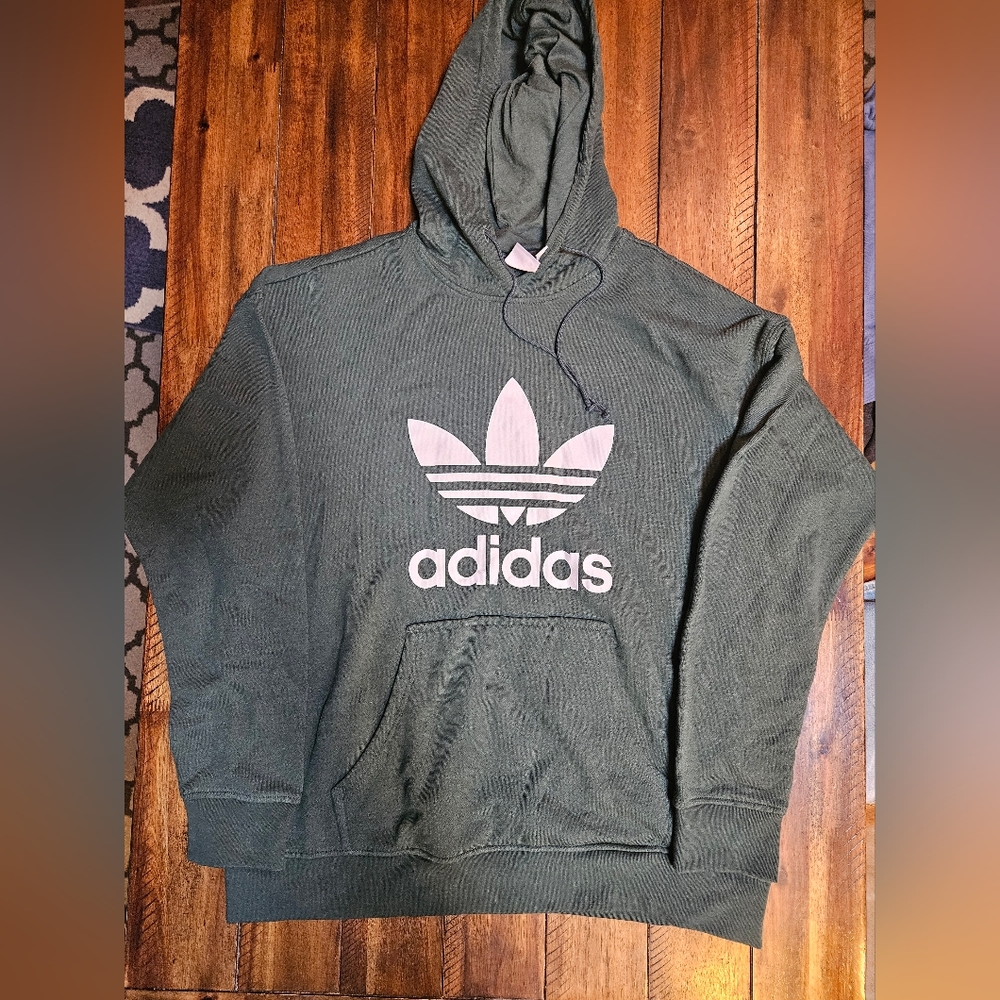 Adidas trefoil hoodie. New. Army green size L